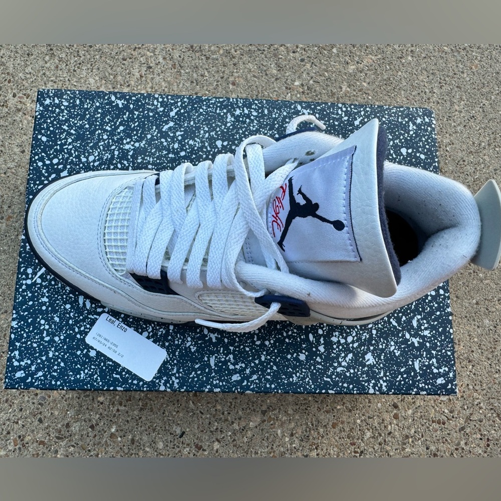 Jordan 4 midnight navy/ 8.5US/slightly used